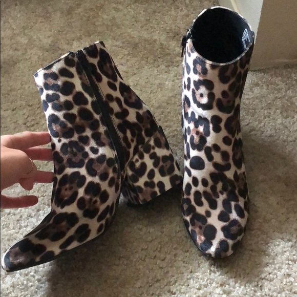 walking sneakers
